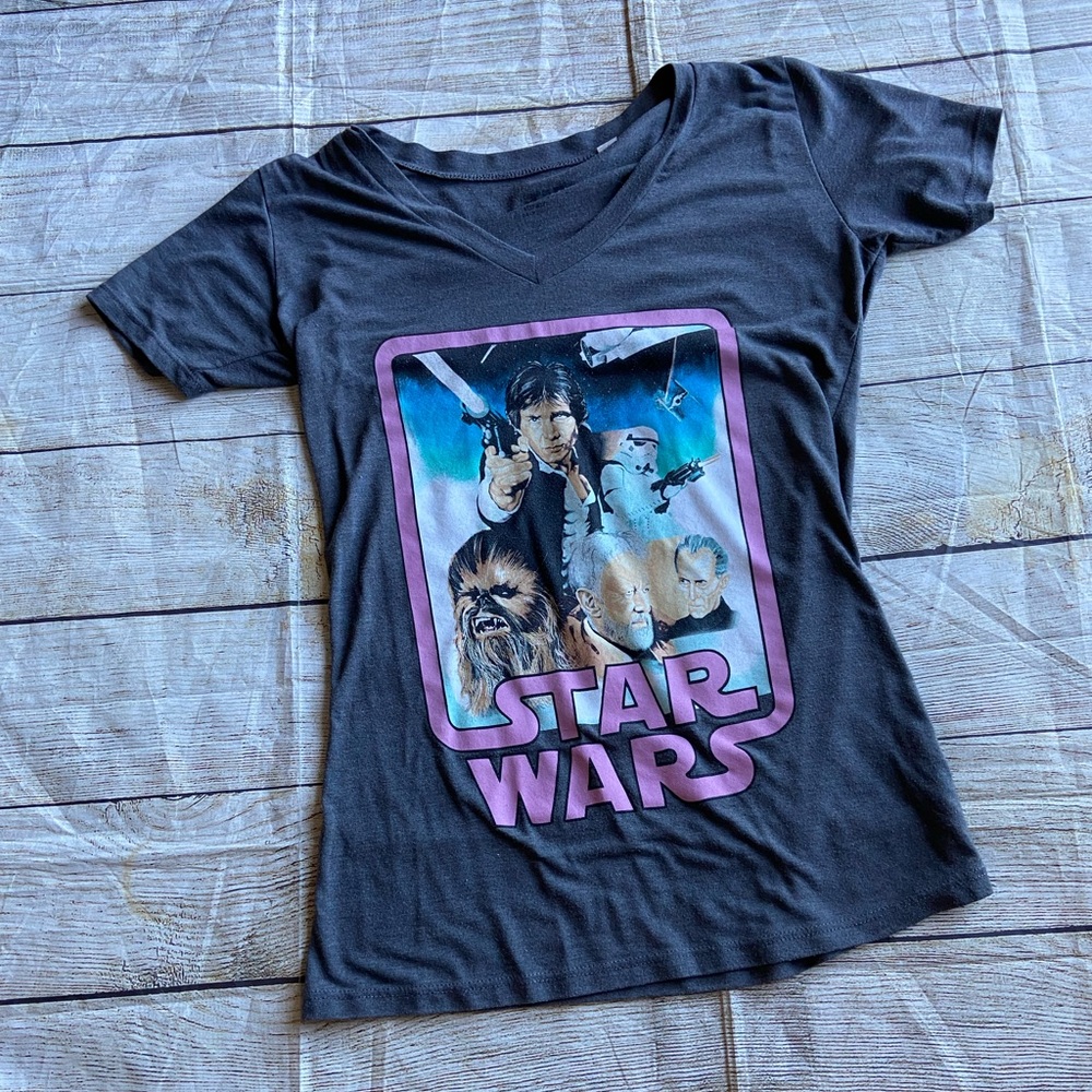size small star wars graphic T-shirt.